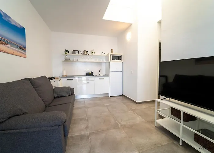 Apartamentos Anjomacar A